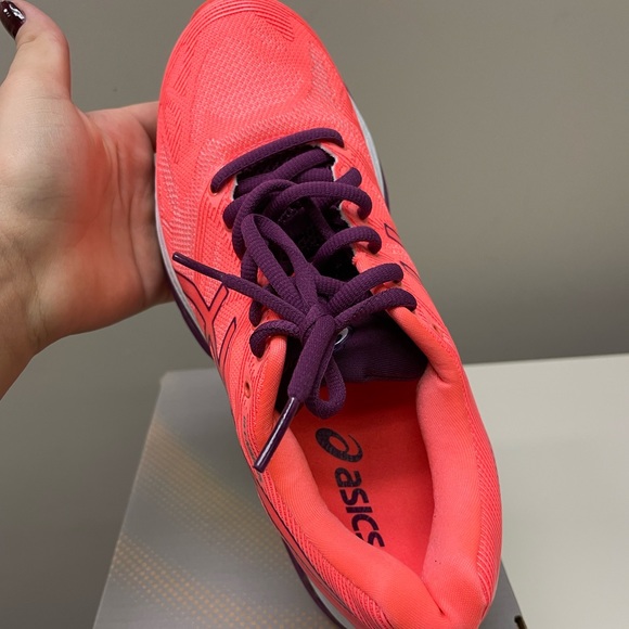 ASICS - Picture 2 of 4